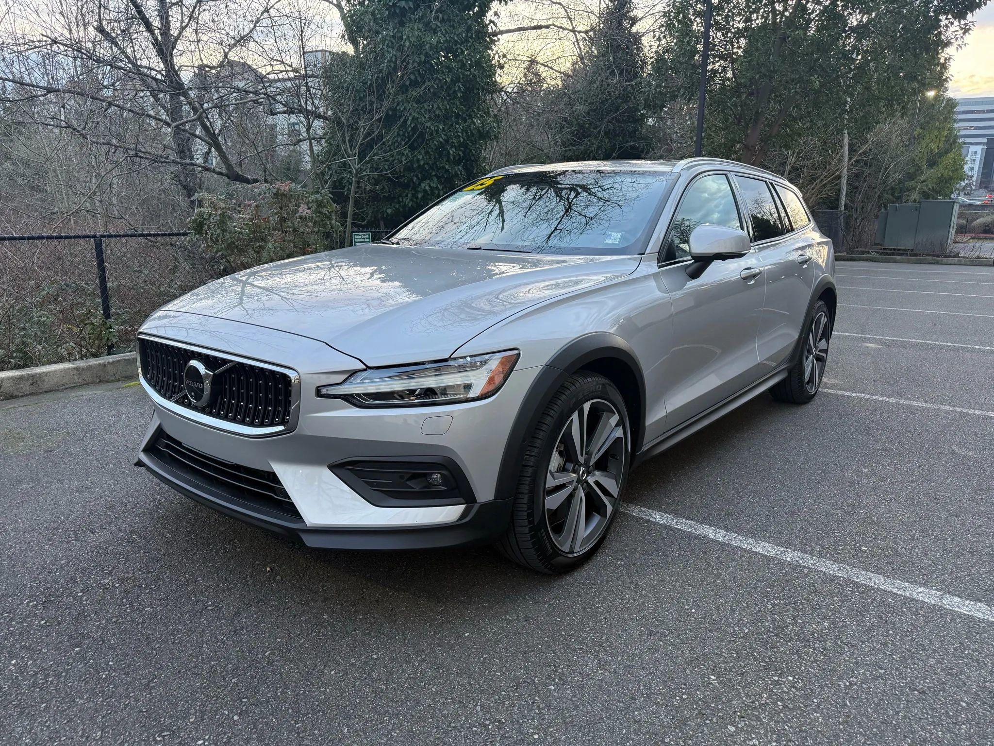 Used 2025 Volvo V60 B5 Cross Country Plus image 7