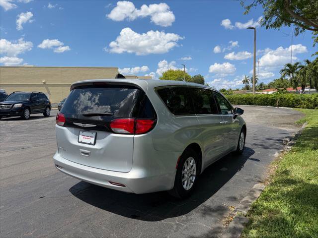 Used 2023 Chrysler Voyager LX FWD image 6