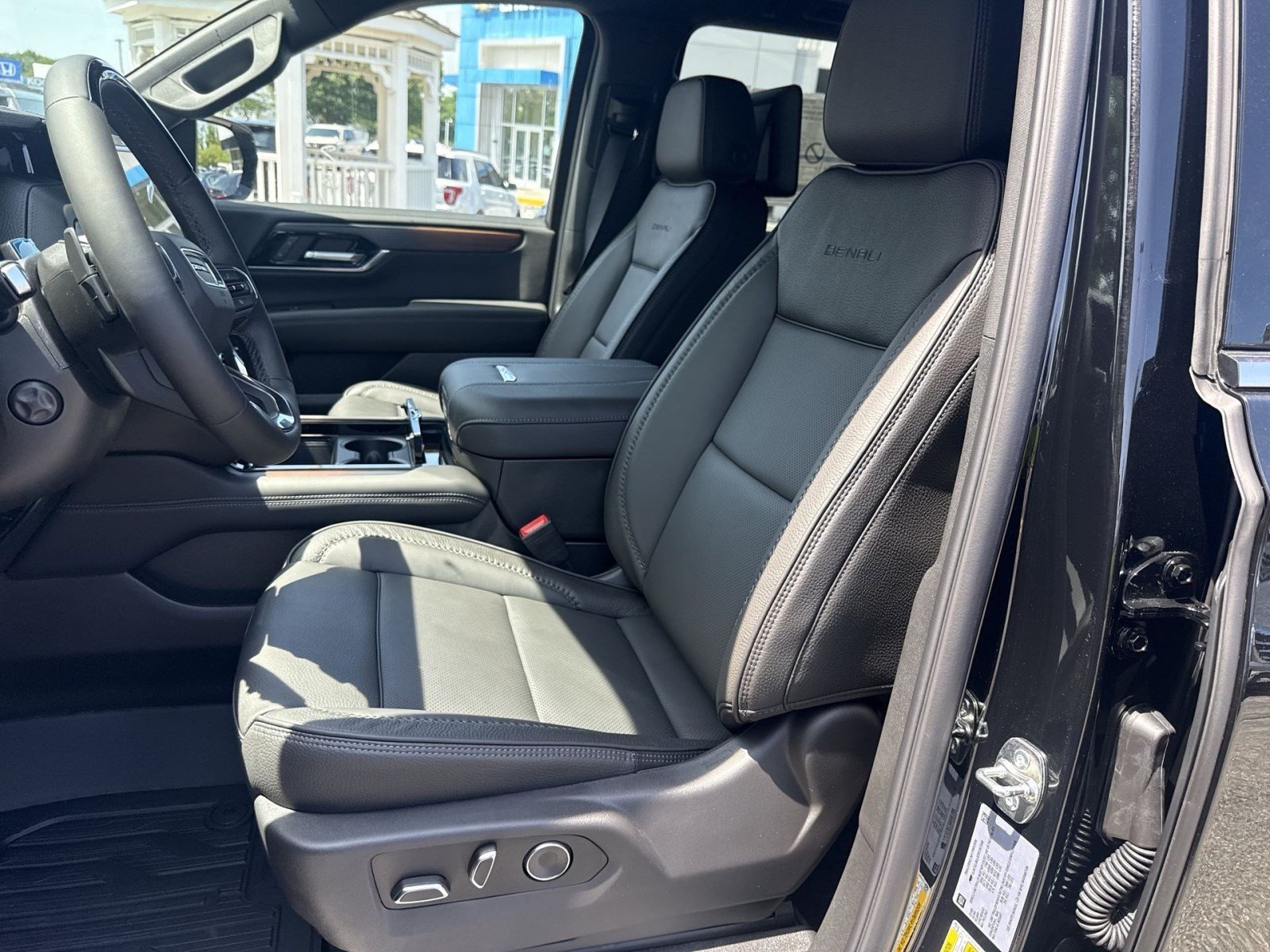 New 2026 GMC Yukon XL Denali w/ Advanced Technology Package AWD/4WD image 10