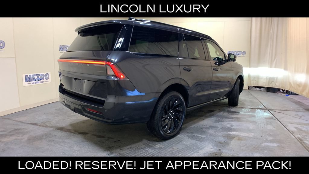 Used 2025 Lincoln Navigator Reserve w/ Jet Appearance Package AWD/4WD image 3