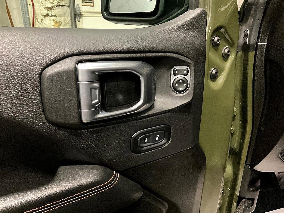 Used 2022 Jeep Gladiator Mojave w/ Cold Weather Group image 13