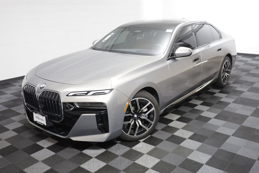 Used 2023 BMW 760i xDrive w/ Parking Assistance Package AWD/4WD image 2