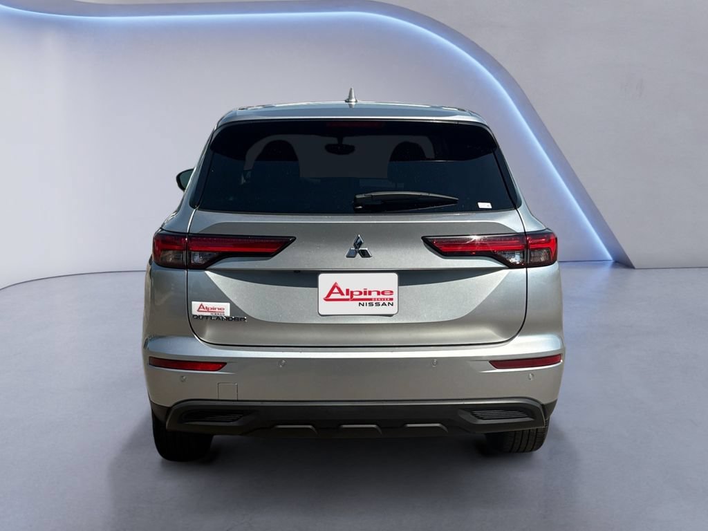 Used 2024 Mitsubishi Outlander ES FWD image 4