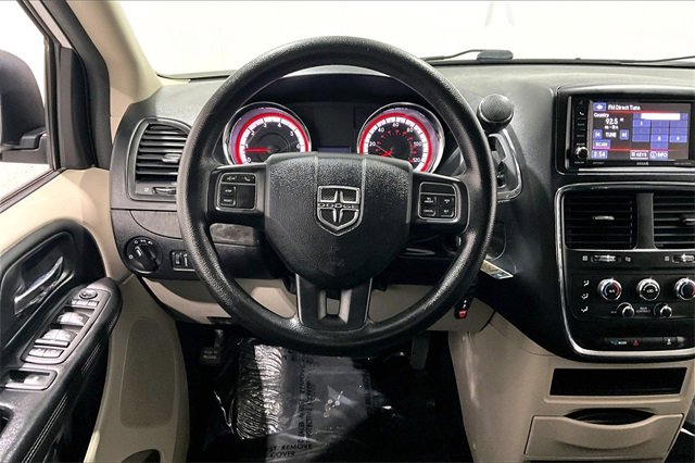 Used 2019 Dodge Grand Caravan SE w/ UConnect Hands-Free Group image 8