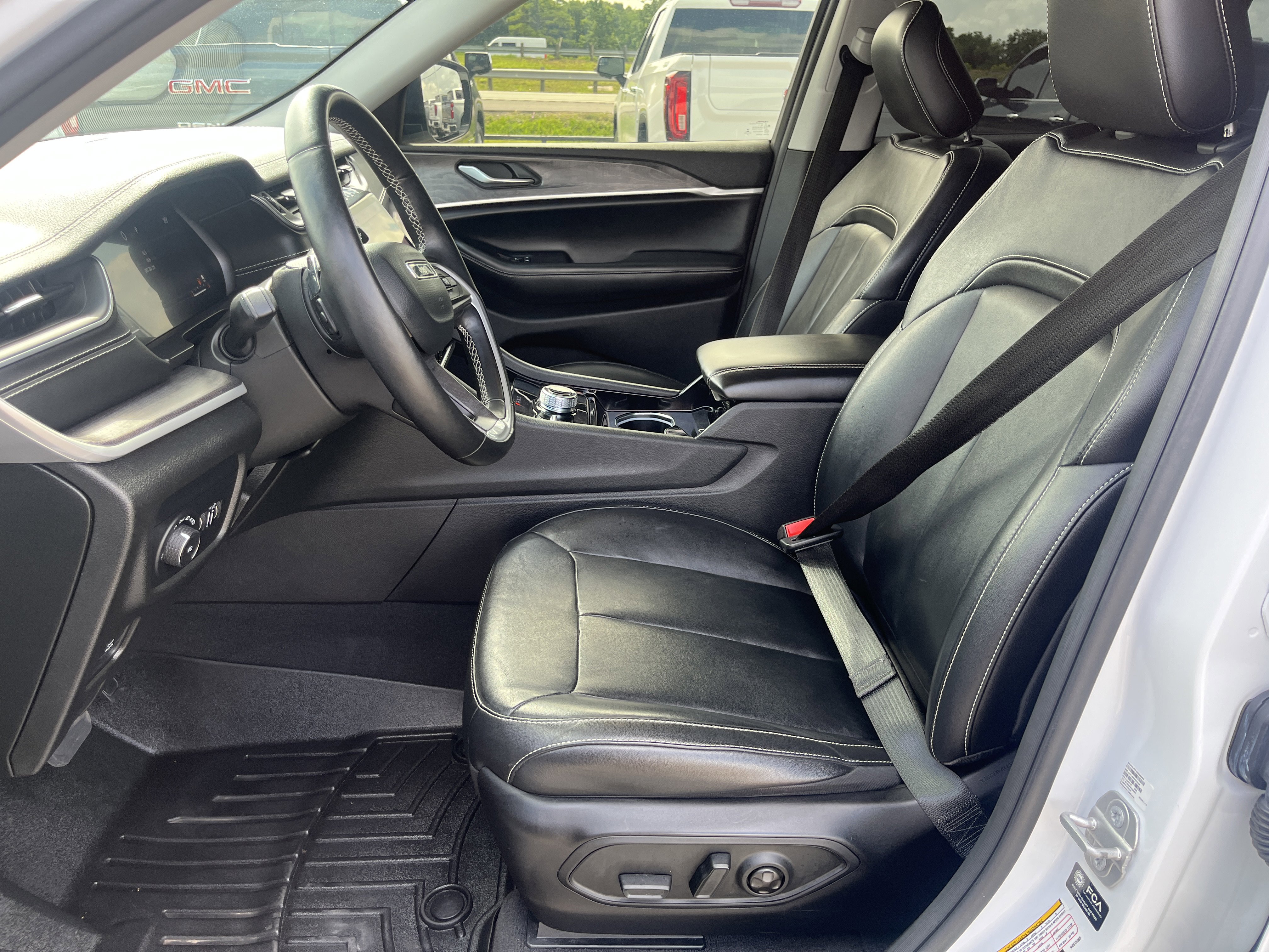 Used 2022 Jeep Grand Cherokee L Limited AWD/4WD image 14