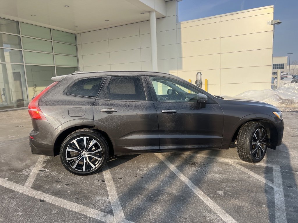Certified 2025 Volvo XC60 B5 Plus image 2