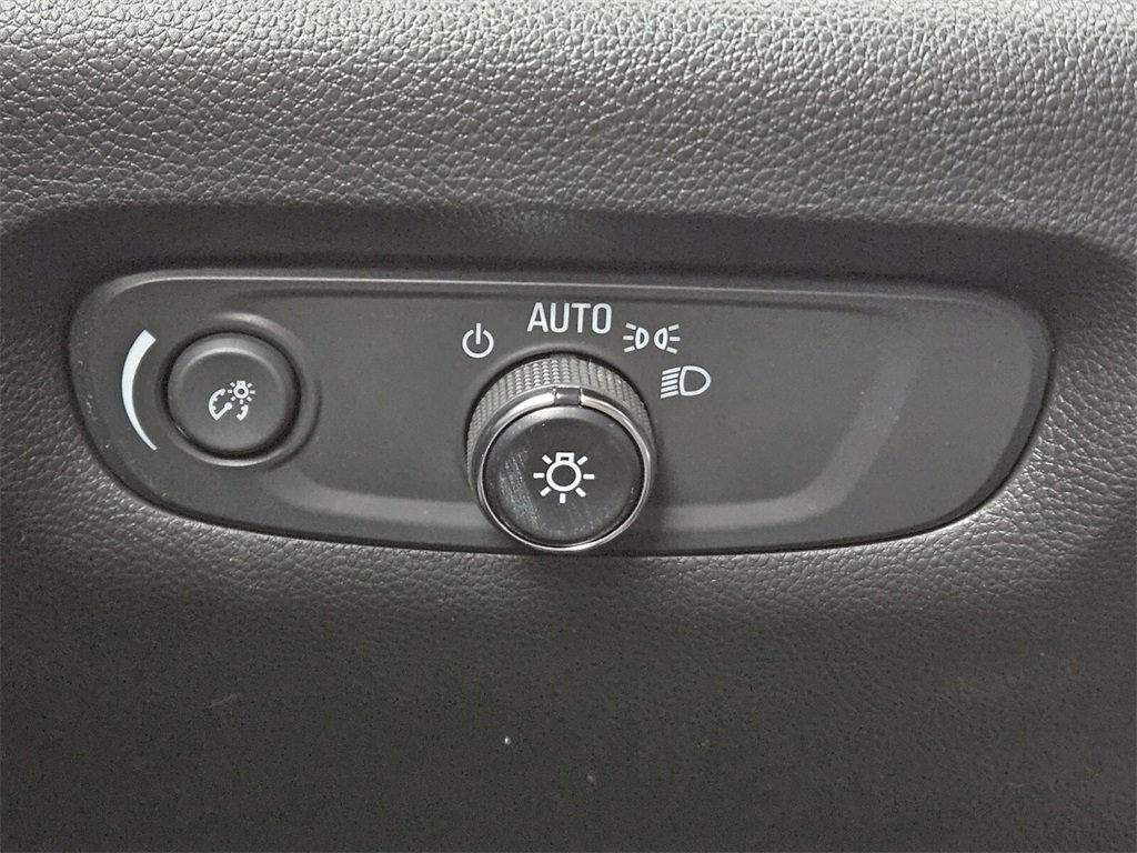 Used 2023 Chevrolet Traverse LT image 24