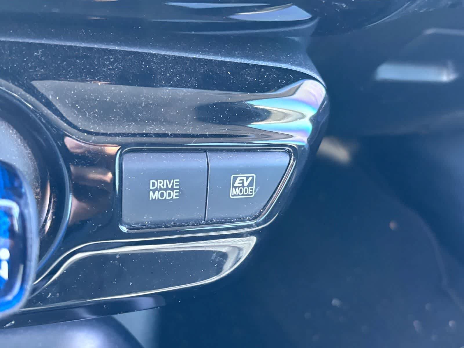 Used 2017 Toyota Prius Two w/ Prius Two Safety Plus Package FWD image 22