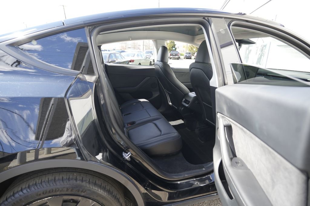 Used 2023 Tesla Model Y Long Range image 36