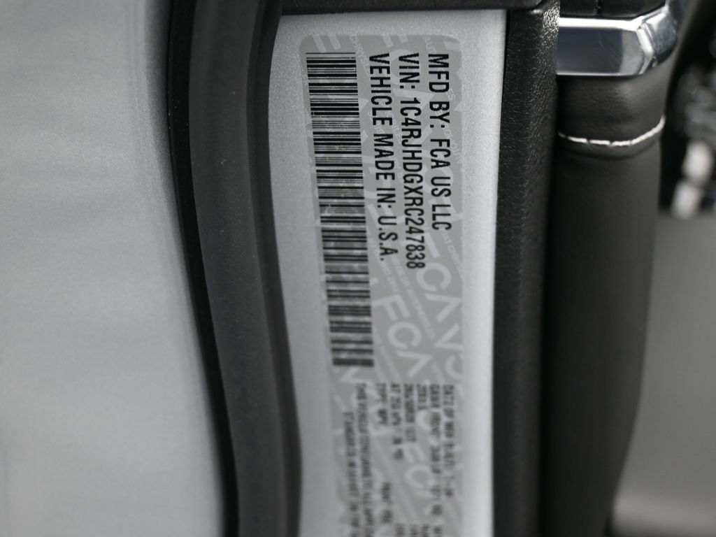 Used 2024 Jeep Grand Cherokee Overland w/ Luxury Tech Group IV image 18