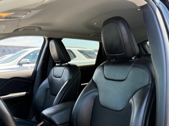 Used 2019 Jeep Cherokee Latitude Plus AWD/4WD image 11