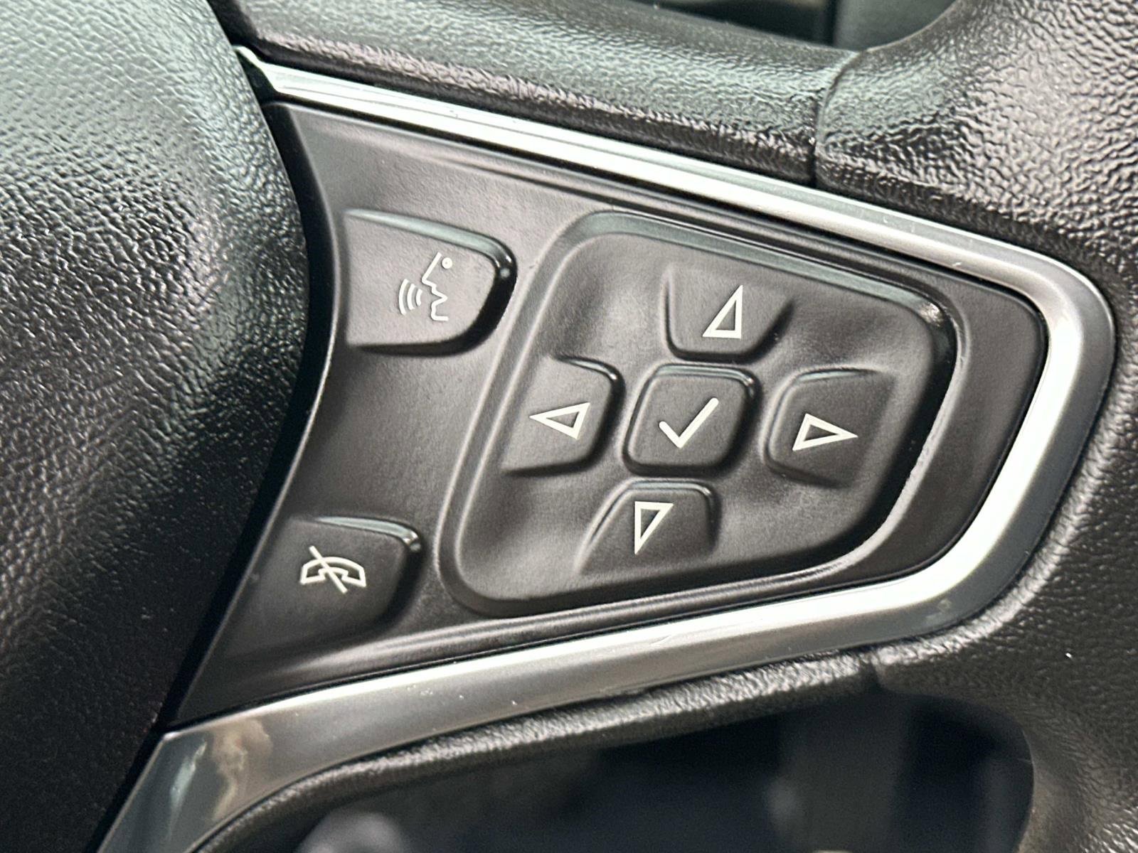 Used 2018 Chevrolet Equinox LT image 16