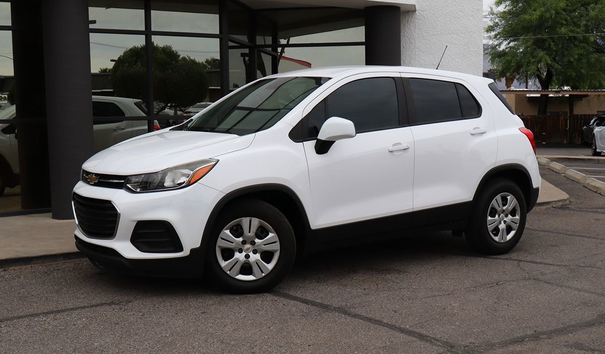 Used 2018 Chevrolet Trax LS w/ LPO, Cargo Package FWD image 3