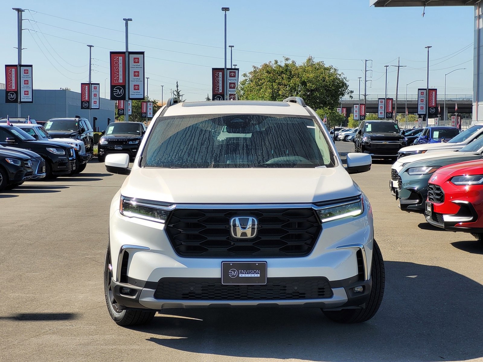 New 2025 Honda Pilot Touring image 2