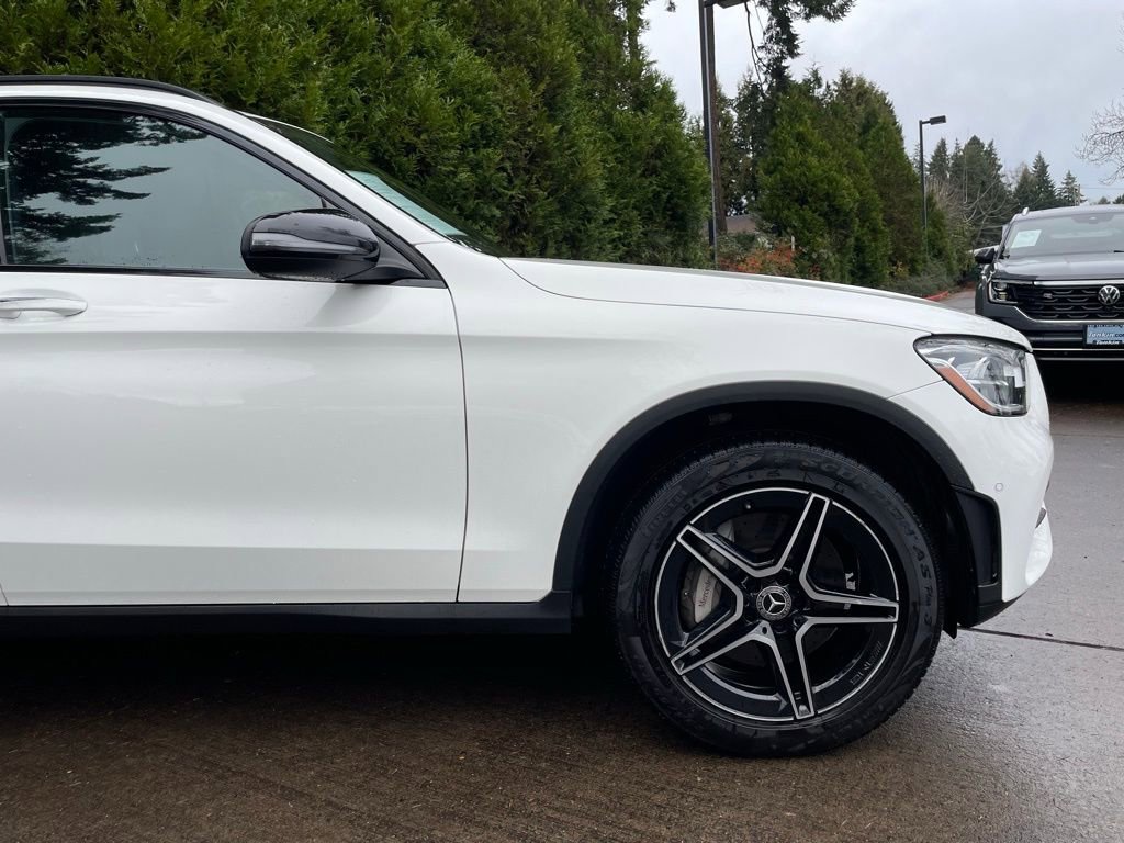 Used 2022 Mercedes-Benz GLC 300 4MATIC image 3