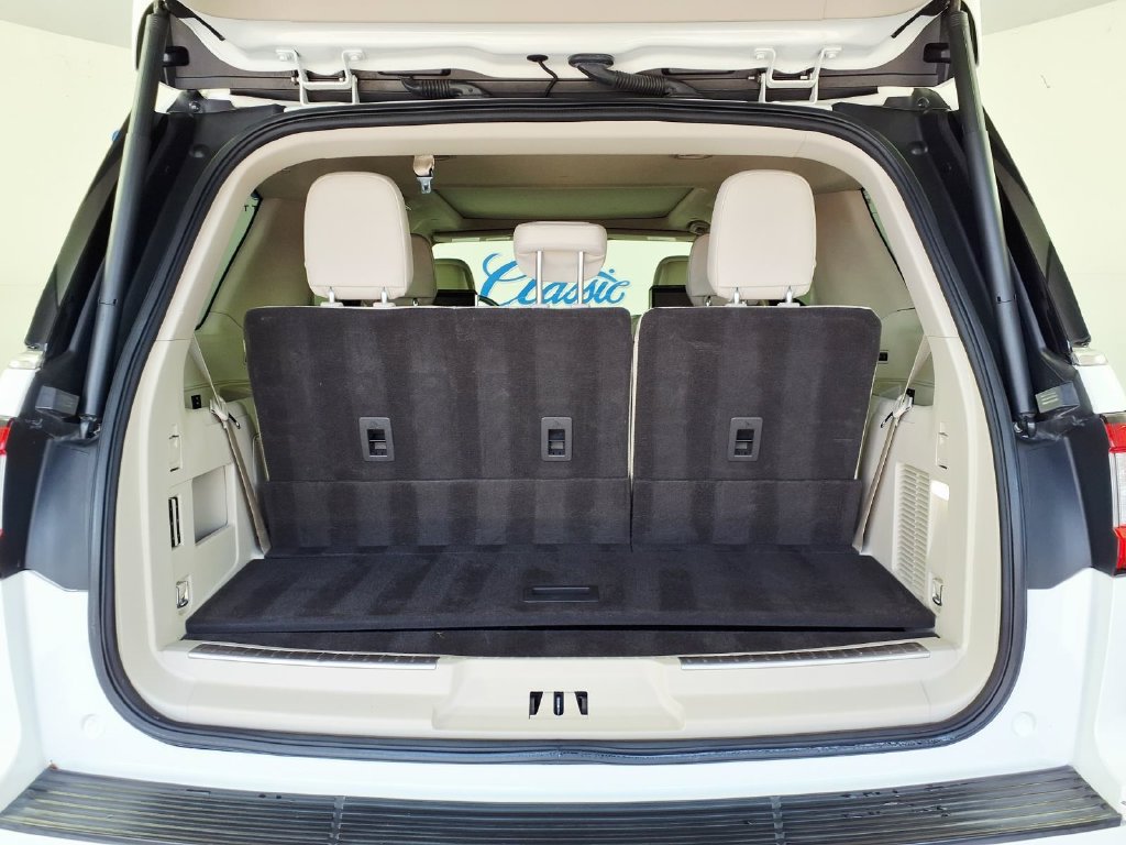Used 2021 Lincoln Navigator Reserve w/ Luxury Package RWD image 10