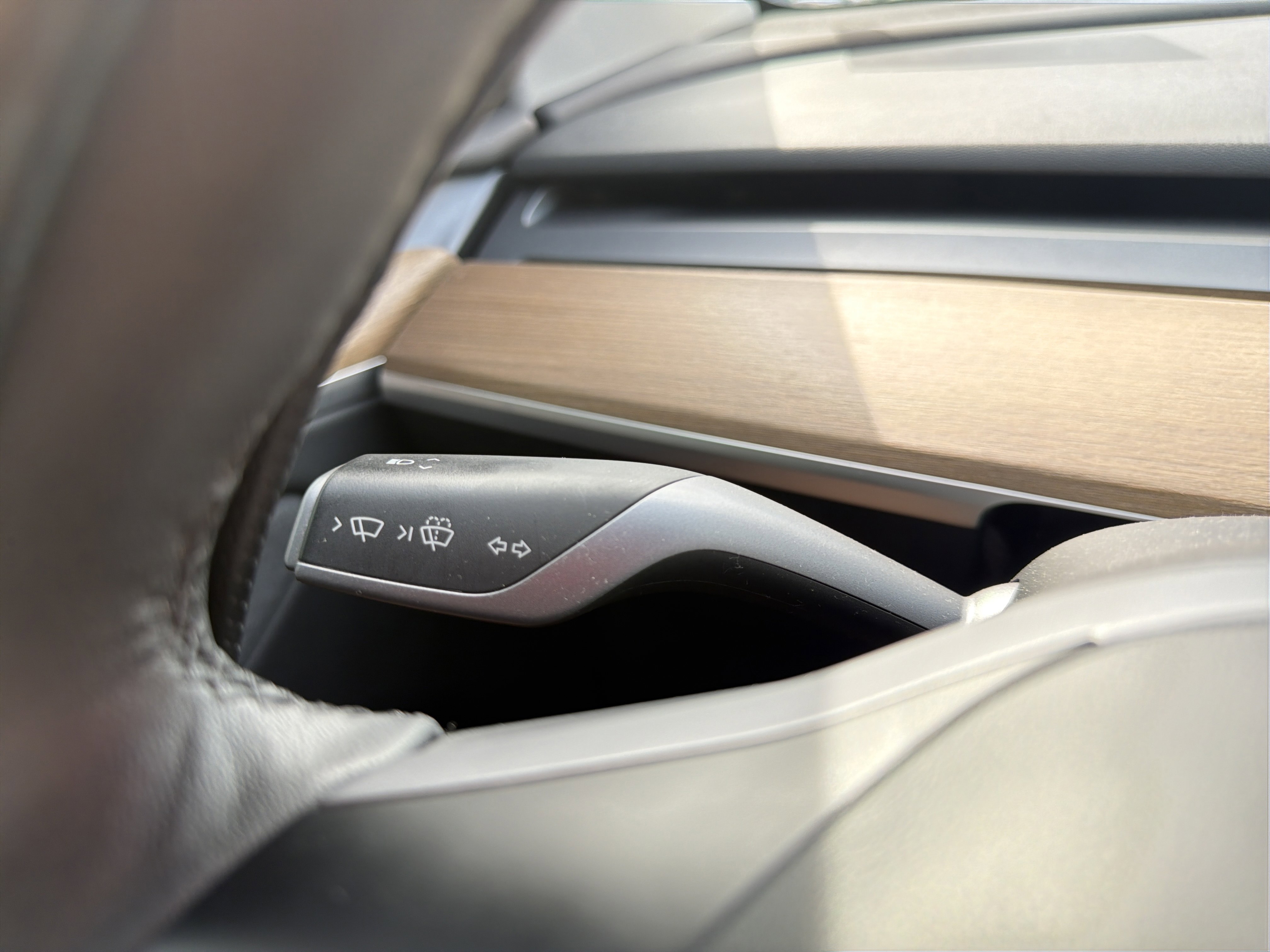 Used 2024 Tesla Model Y Long Range image 25