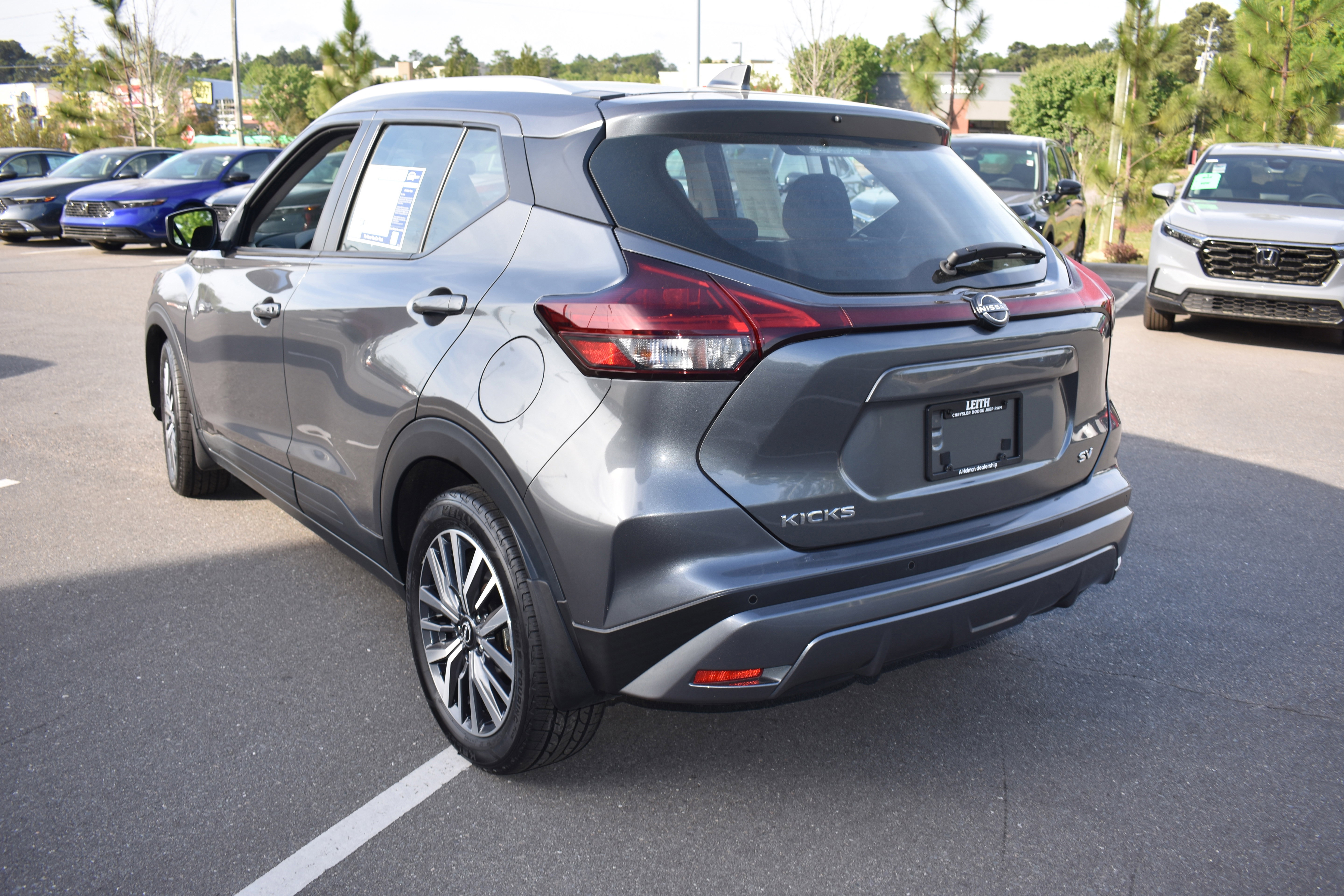 Used 2024 Nissan Kicks SV image 7