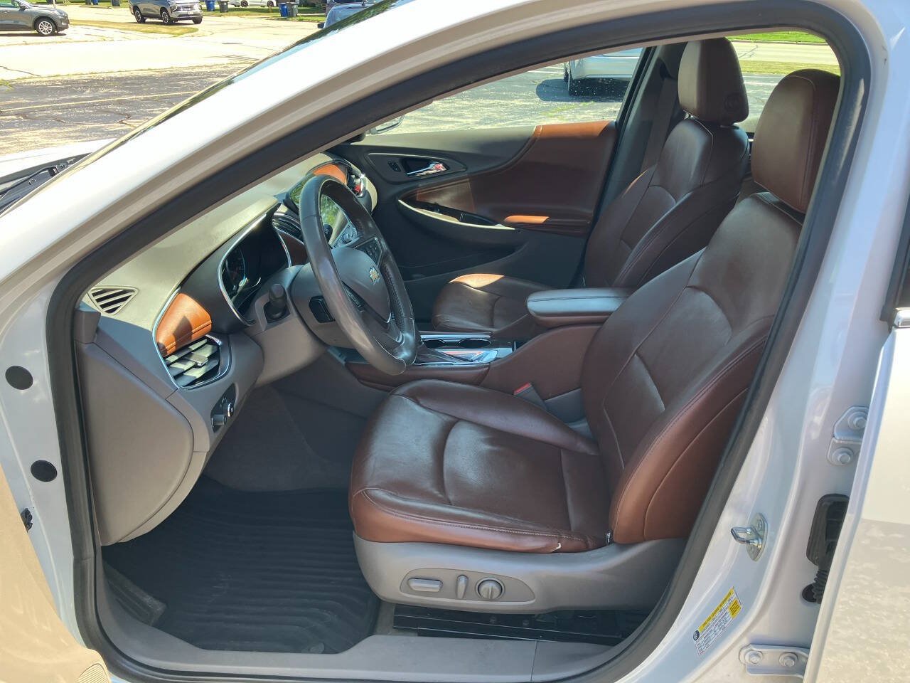 Used 2016 Chevrolet Malibu Premier FWD image 10