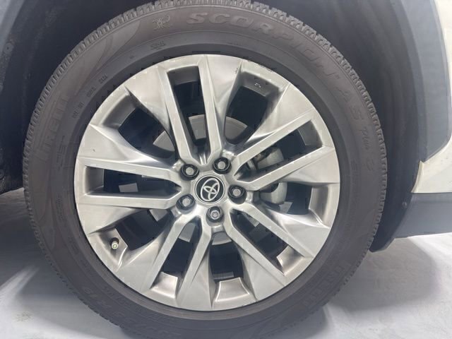 Used 2021 Toyota RAV4 XLE Premium FWD image 4