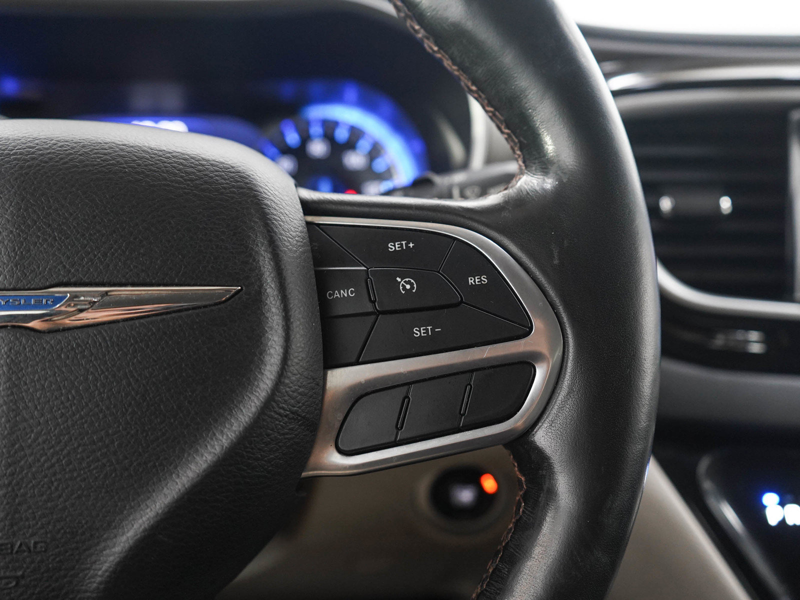 Used 2020 Chrysler Pacifica Touring-L Plus FWD image 30