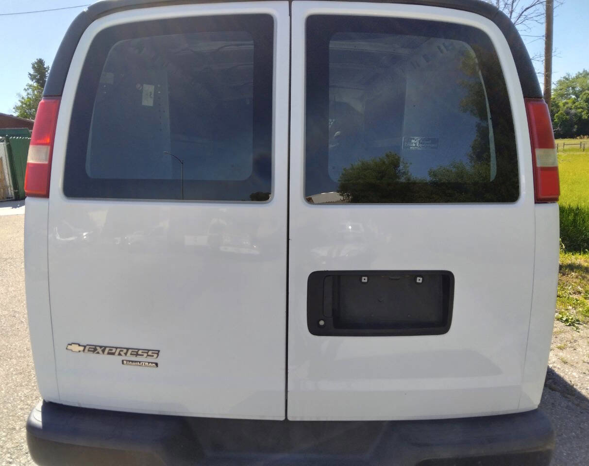 Used 2015 Chevrolet Express 2500 image 4