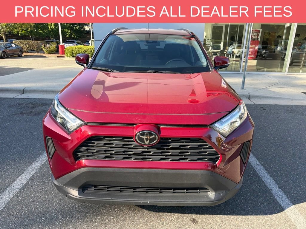 Used 2025 Toyota RAV4 XLE AWD/4WD image 2