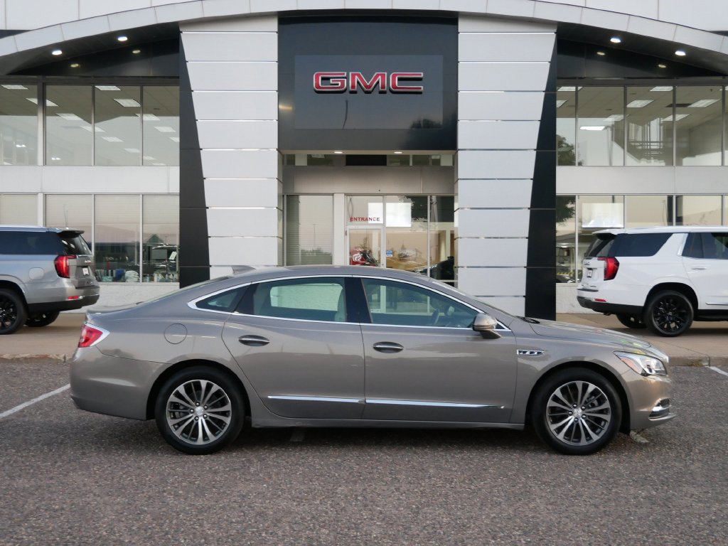 Used 2018 Buick LaCrosse Essence FWD image 2