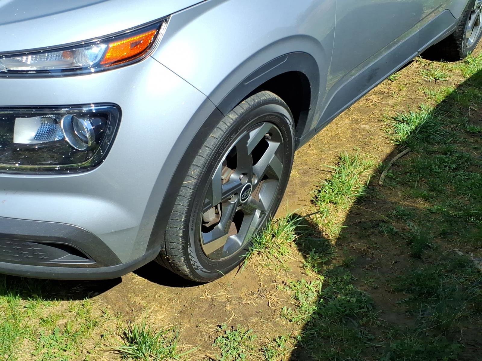 Certified 2022 Hyundai Venue SEL FWD image 5