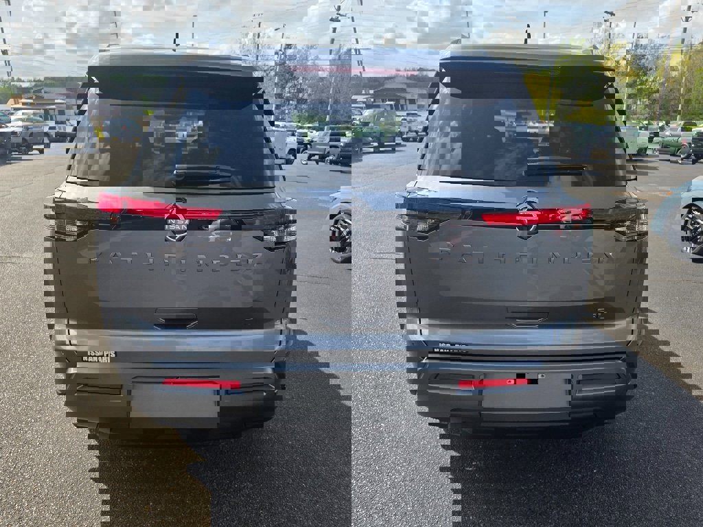 New 2026 Nissan Pathfinder SL image 4