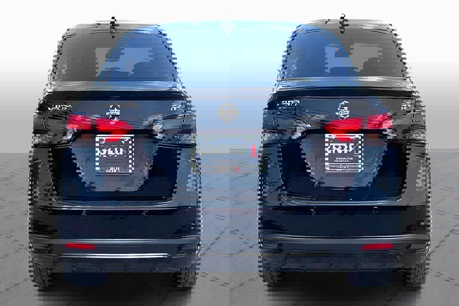 Used 2021 Nissan Versa SR w/ Convenience Package image 5