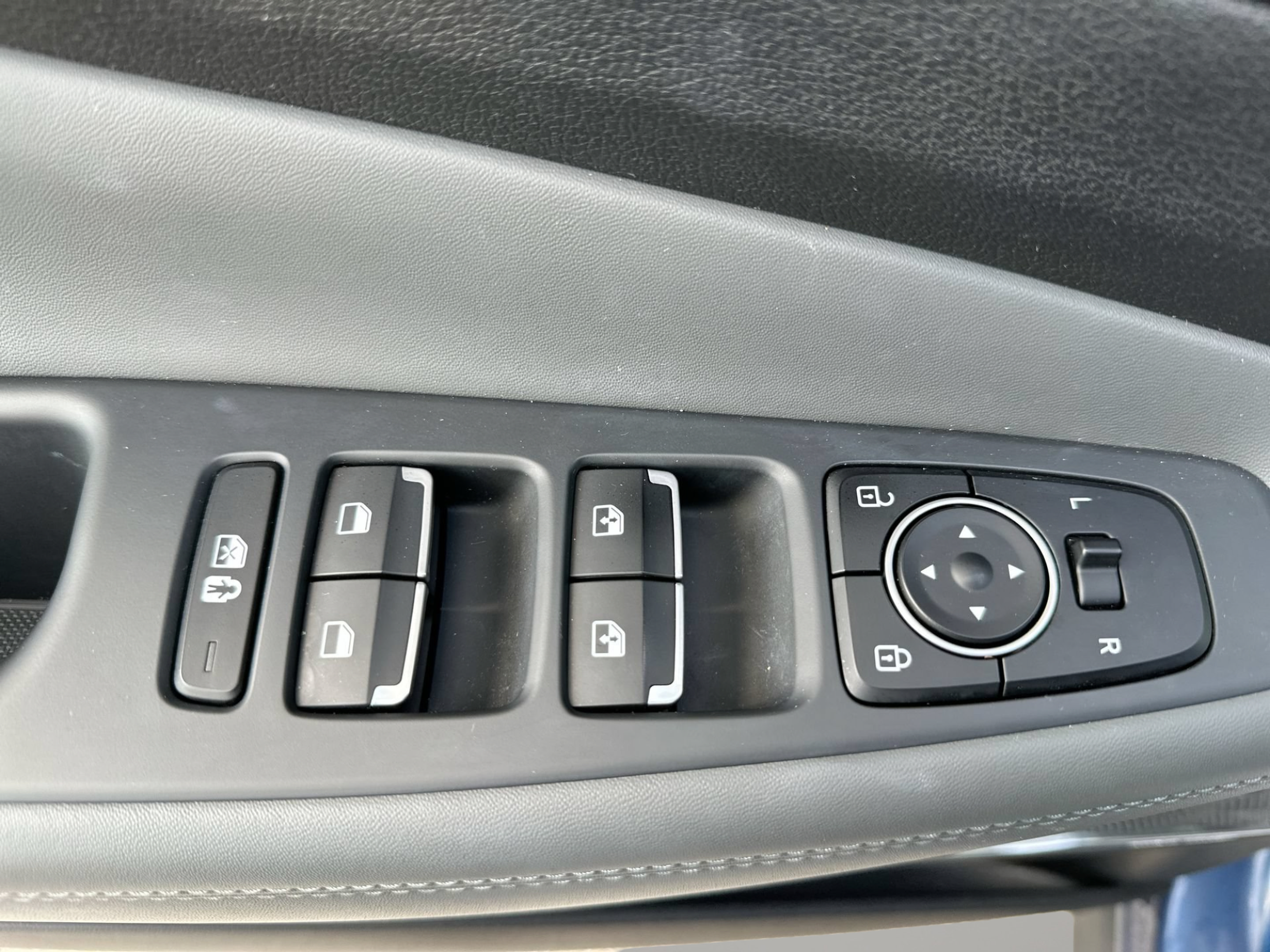 Used 2023 Hyundai Santa Fe SEL w/ Premium Package FWD image 15
