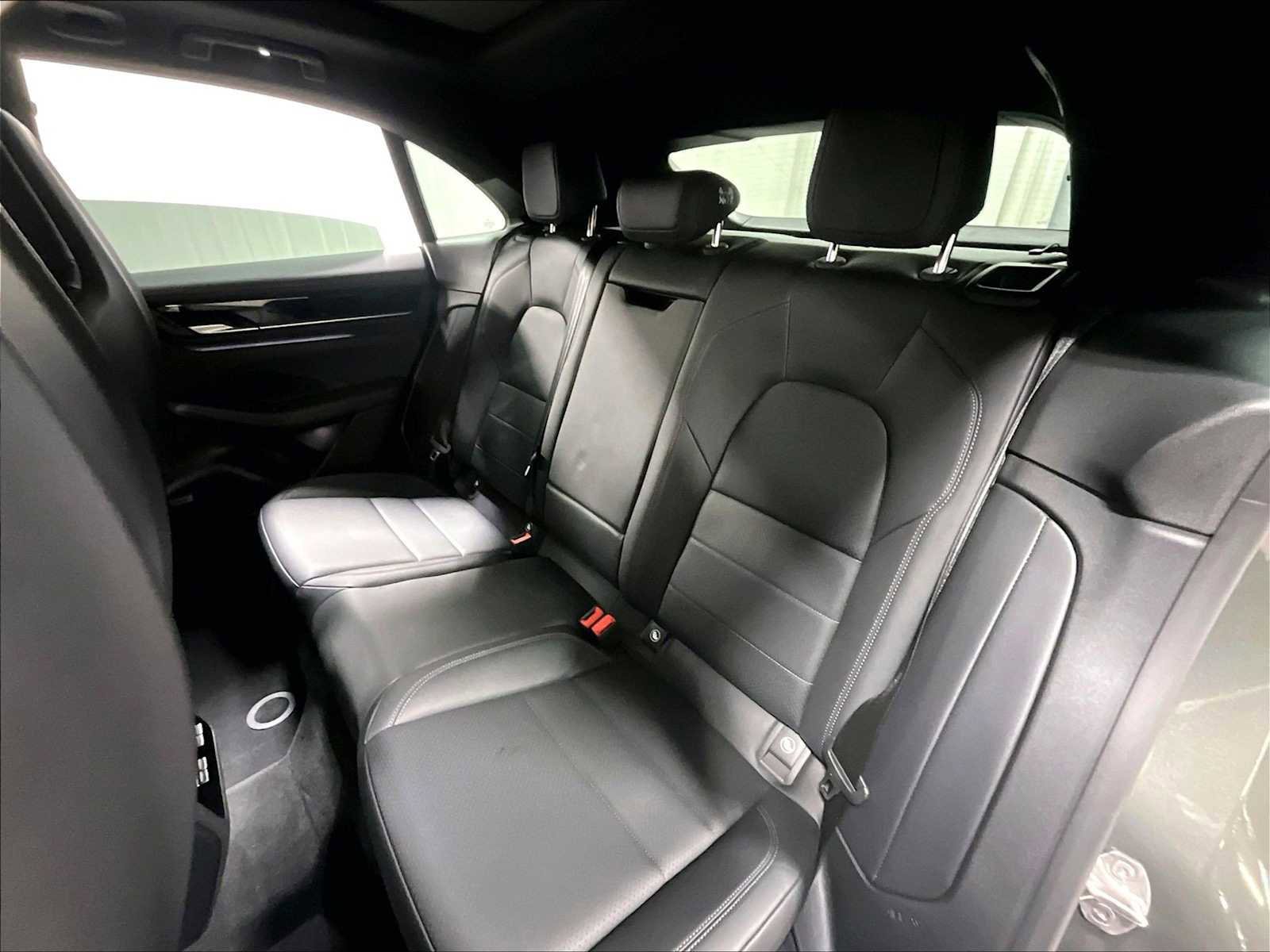 Used 2025 Porsche Macan 4 Electric image 31