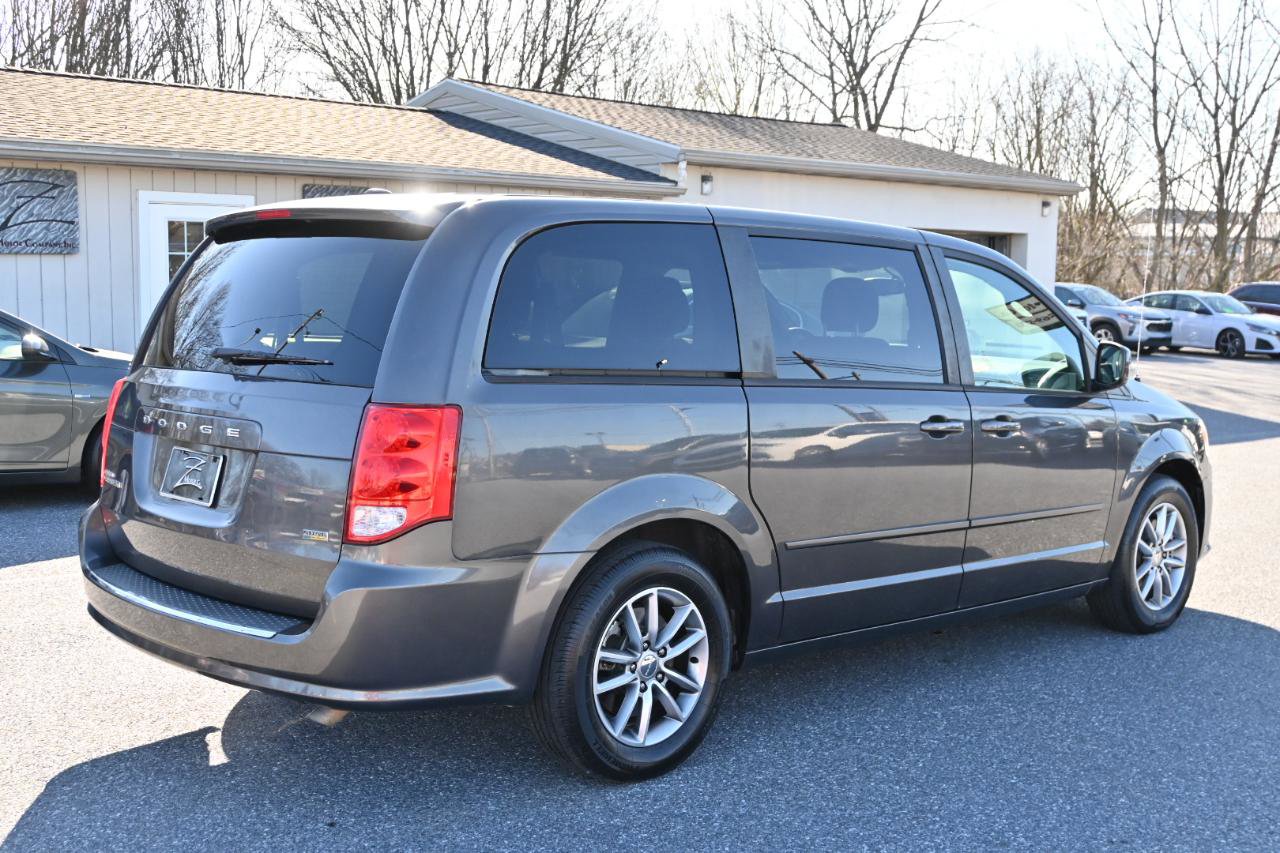 Used 2016 Dodge Grand Caravan SE image 9