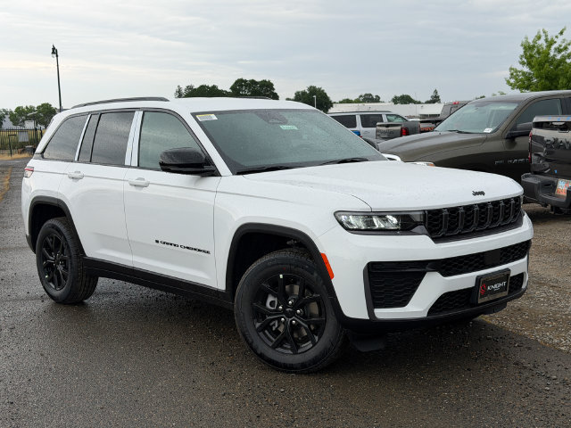 New 2026 Jeep Grand Cherokee Altitude AWD/4WD image 2