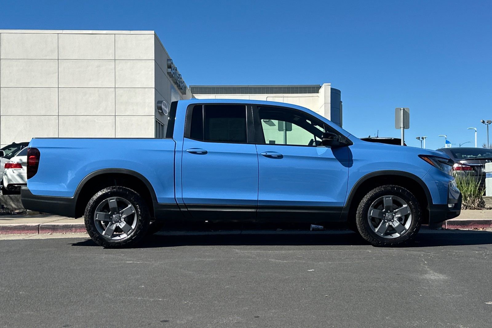 Used 2025 Honda Ridgeline TrailSport image 2