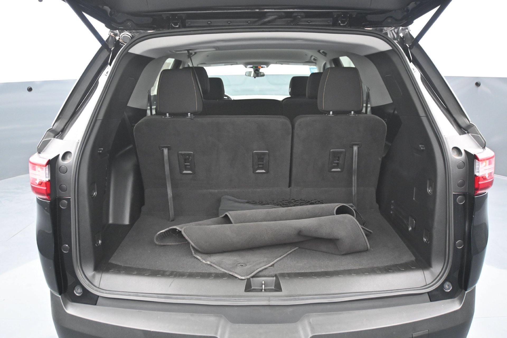 Used 2021 Chevrolet Traverse LS AWD/4WD image 16