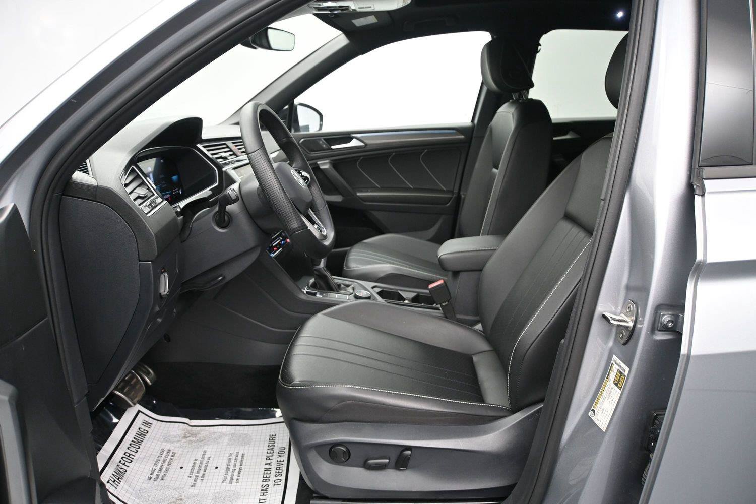Used 2024 Volkswagen Tiguan SE R-Line AWD/4WD image 8