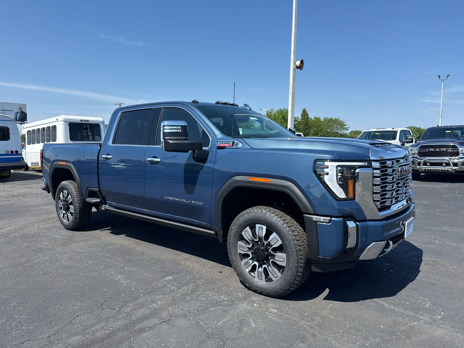 New 2026 GMC Sierra 3500 Denali w/ Denali Reserve Package AWD/4WD image 7
