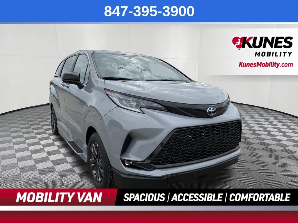 Used 2025 Toyota Sienna XSE w/ XSE Plus Package AWD/4WD image 1