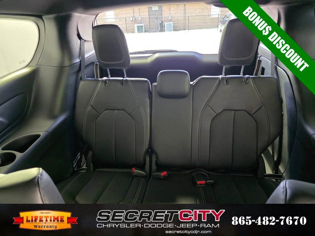 New 2026 Chrysler Voyager LX image 28