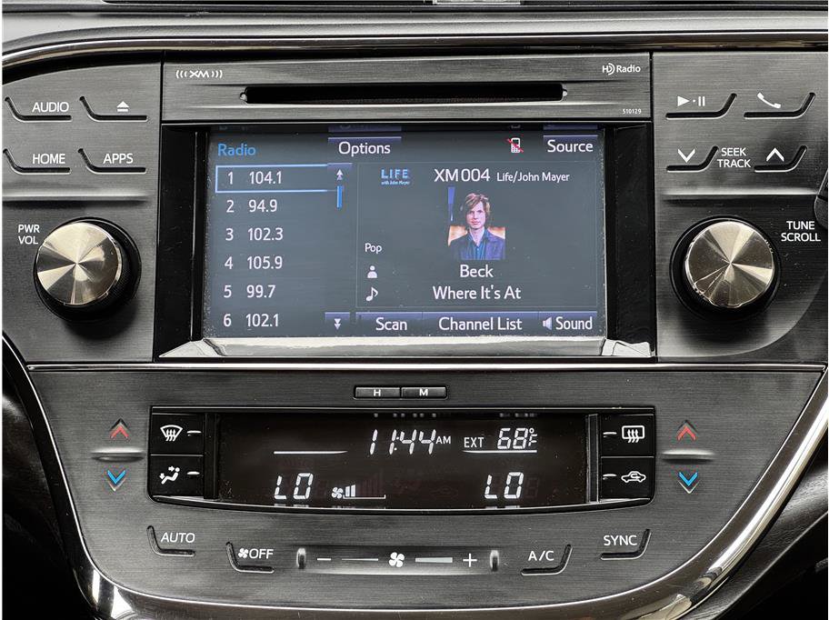 Used 2016 Toyota Avalon XLE FWD image 25