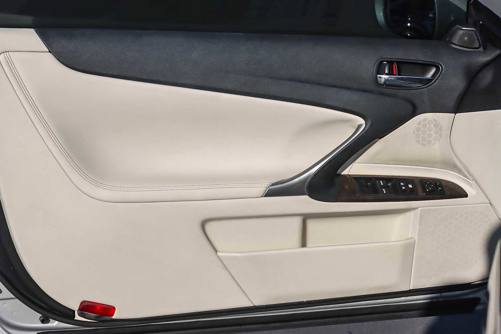 Used 2010 Lexus IS 250C image 19