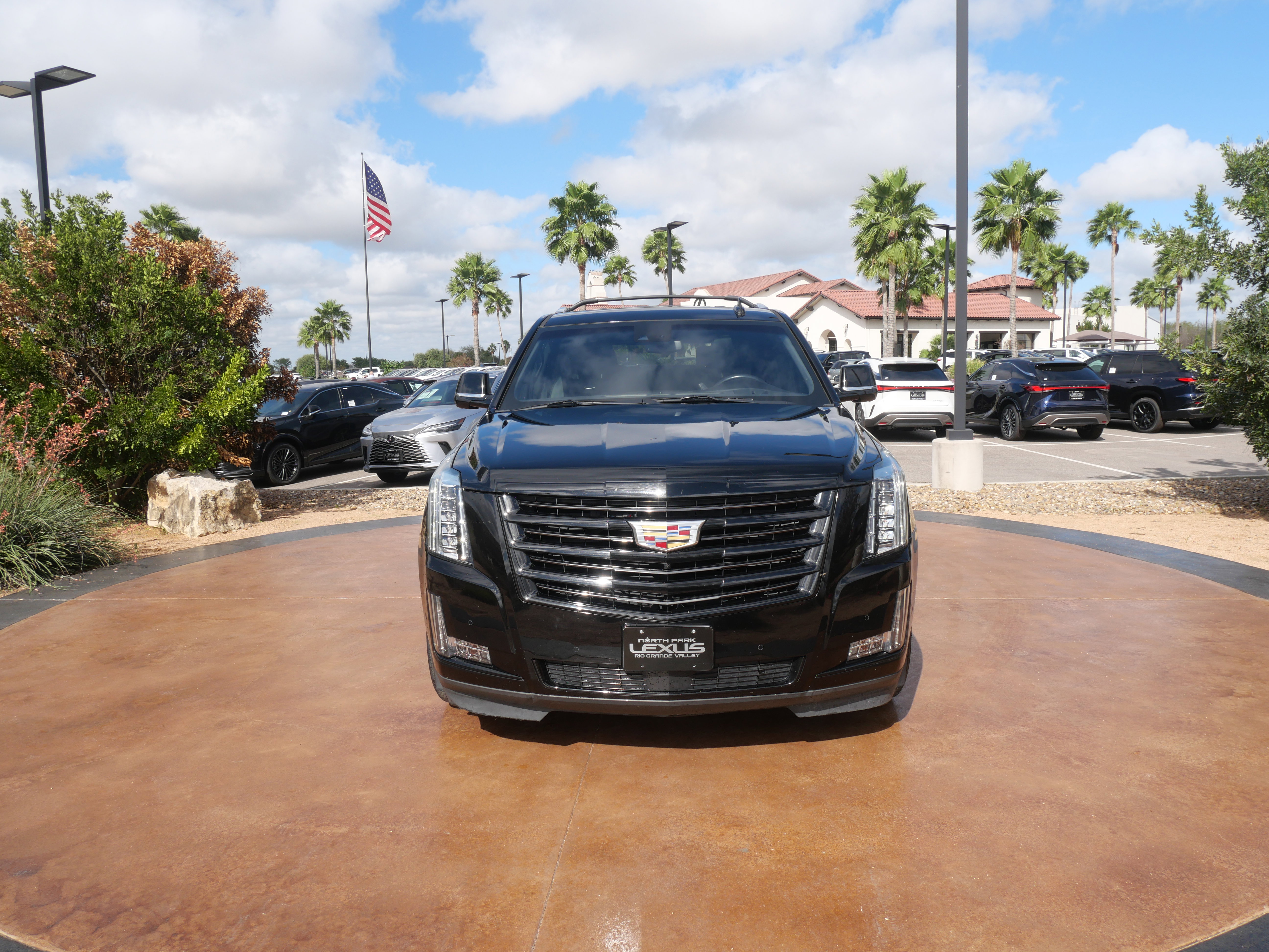 Used 2019 Cadillac Escalade Platinum w/ Escalade Sport Edition image 6
