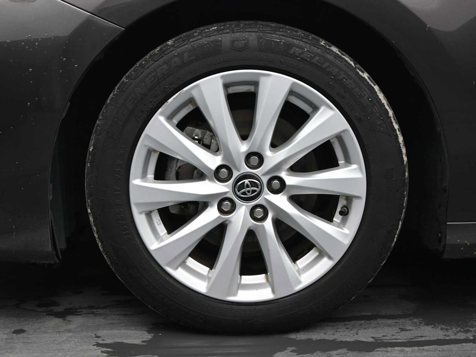 Used 2019 Toyota Camry LE image 10