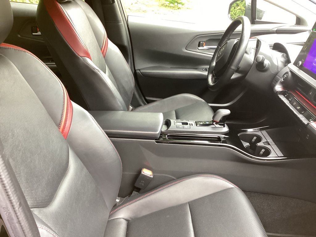Used 2023 Toyota Prius Prime FWD image 3