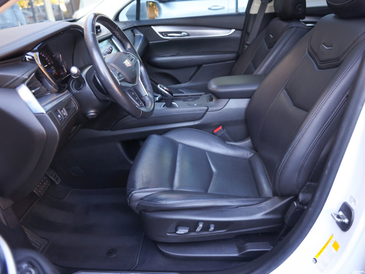 Used 2018 Cadillac XT5 Luxury w/ LPO, Black Ice Package image 45