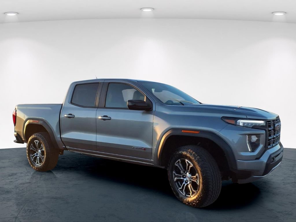 Used 2025 GMC Canyon AT4 image 4
