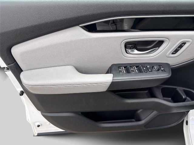 Used 2025 Honda Pilot EX-L image 18
