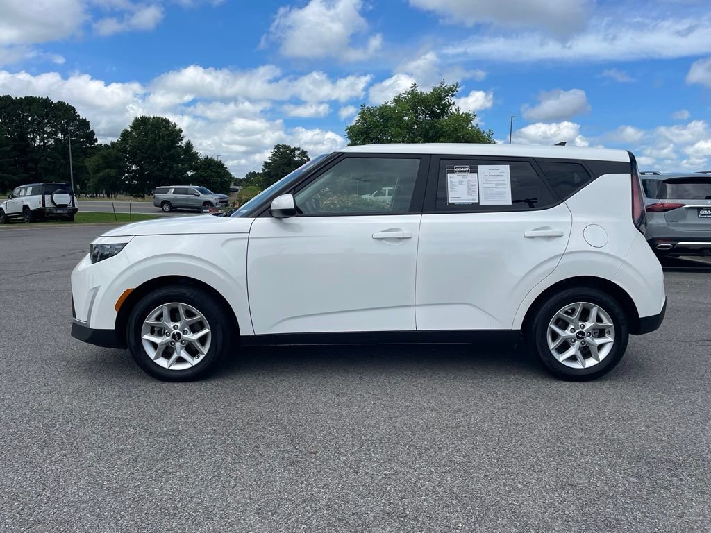 Used 2023 Kia Soul LX w/ Option Group 015 FWD image 4